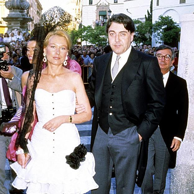 Alicia Koplowitz y Alberto Cortina, en Sevilla en 1996. 