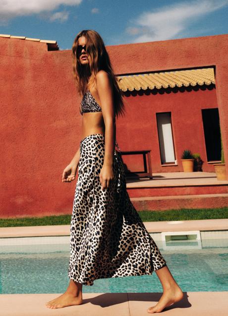 Imagen - Falda satinada de Zara (22,99 euros)