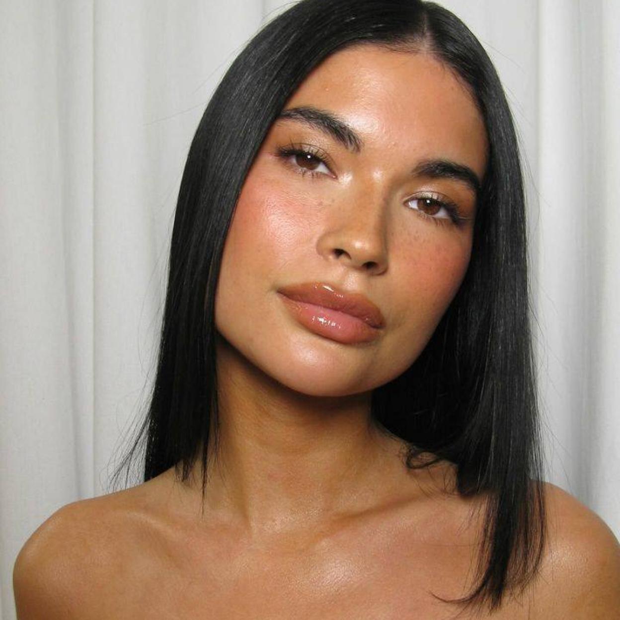 Modelo con colorete natural y rejuvenecedor