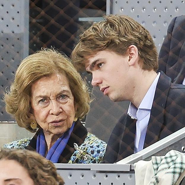 Miguel Urdangarin junto a su abuela, la reina Sofía. 
