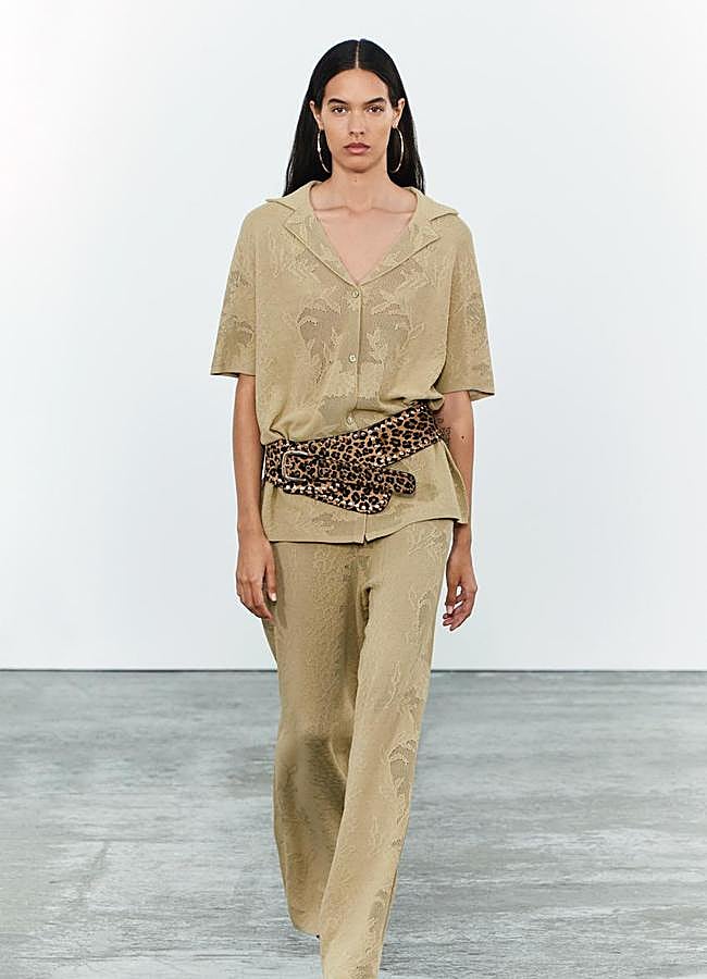 Imagen - Un look con cinturón en animal print de Zara.