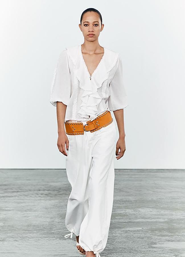 Imagen - Un look con cinturón ancho de piel de Zara.