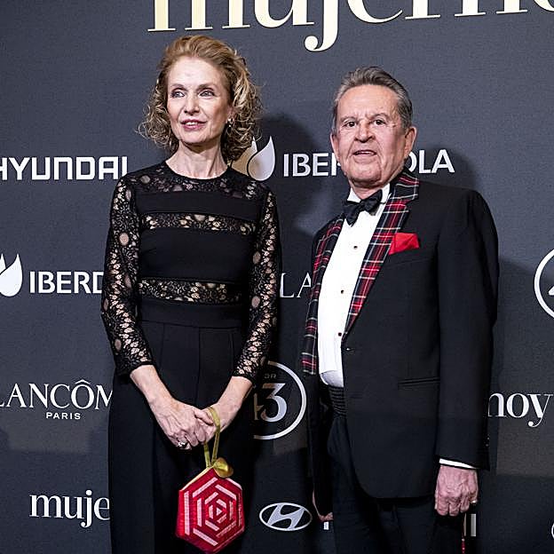 Pilar González de Gregorio y Josemi Rodríguez, en los Premios Mujerhoy. 