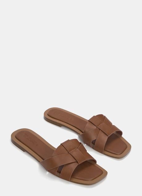 Imagen - Sandalias planas de Pull & Bear (19,99 euros)