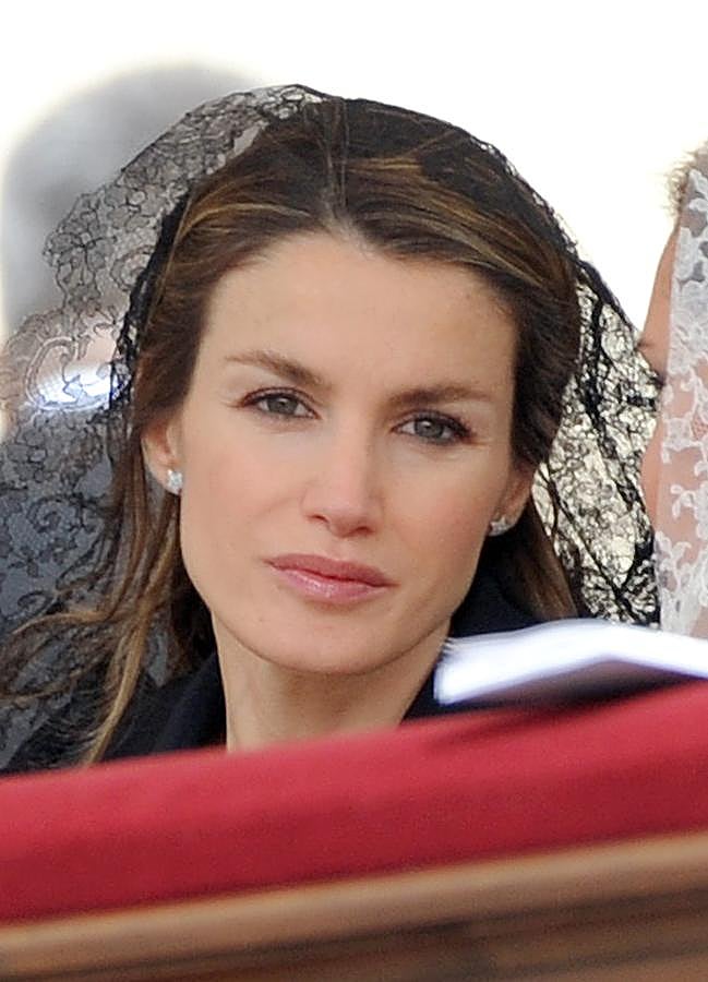 Imagen - Letizia, en la beatificación de Juan Pablo II, con mantilla pero sin peineta. Foto: Gtres