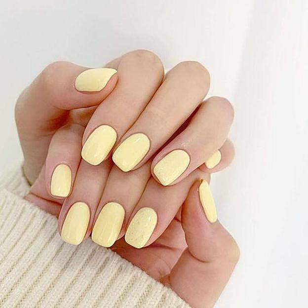 Manicura mantequilla tendencia o butter nails