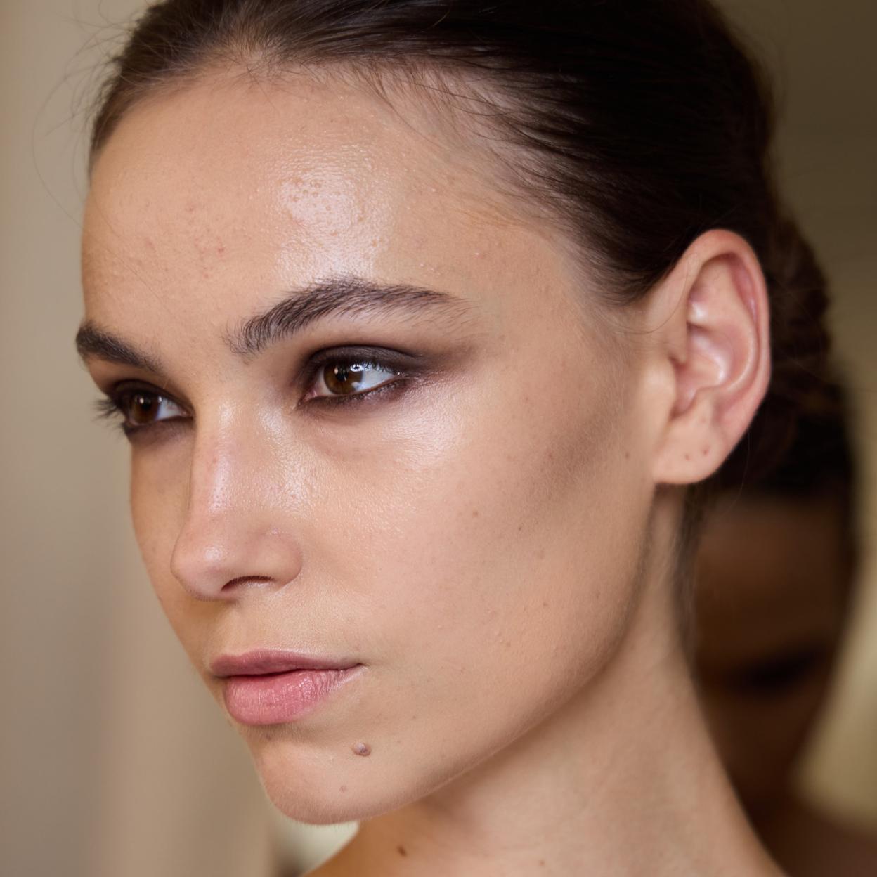 El spray fijador de maquillaje con protección solar que usarás este verano