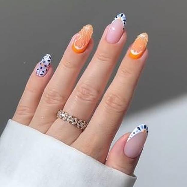 Uñas en 3D con cítricos y estampado veraniego