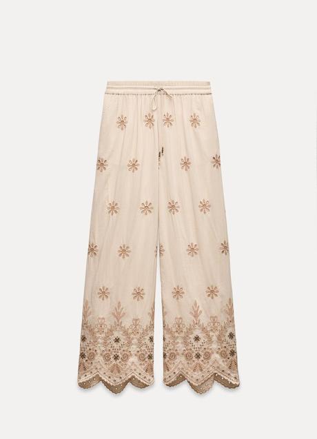 Imagen - Pantalones con bordados de Zara (49,99 euros)