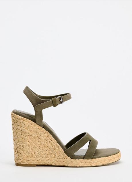 Imagen - Sandalias con cuña de Zara (49,95 euros)