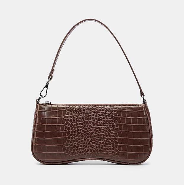 Bolso de hombro en color marrón chocolate de JW PEI.