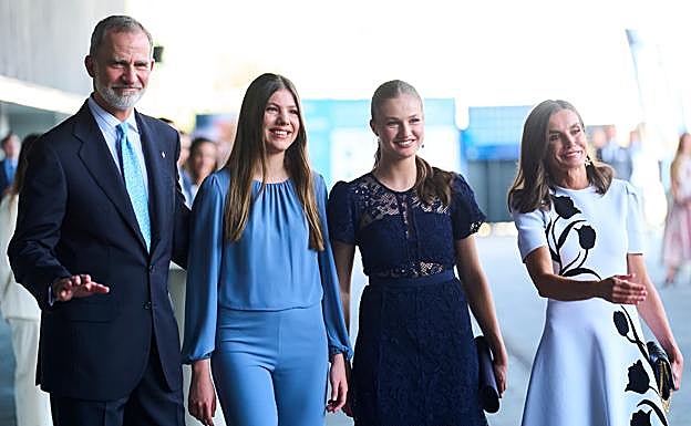La familia real, a su llegada al Auditorio de Lloret de Mar, para entregar los Premios Princesa de Girona.