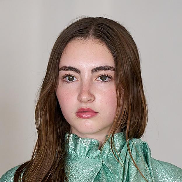 Brillos de labios no pegajosos que consiguen un maquillaje natural