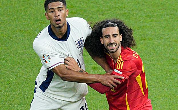 Cucurella y Bellingham, en la final de la Eurocopa 2024. 