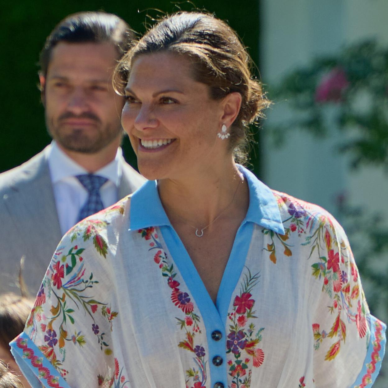 Victoria de Suecia con su hijo el príncipe Oscar