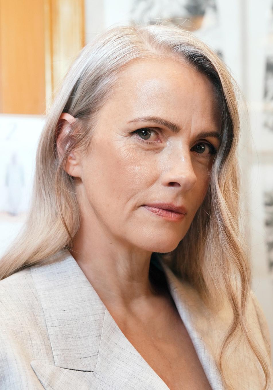 Así es la nueva versión del labial que rejuvenece los labios que más usan las mujeres de 50