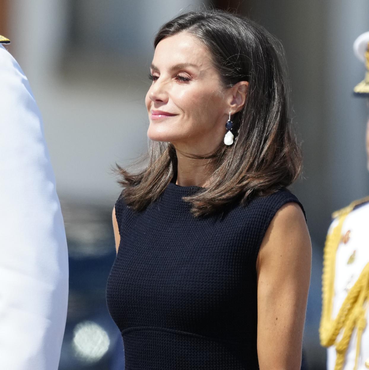 La reina Letizia con vestido de Carolina Herrera.