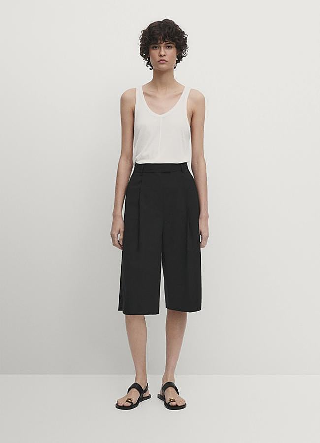 Imagen - Bermudas negras de Massimo Dutti (29,95 euros).