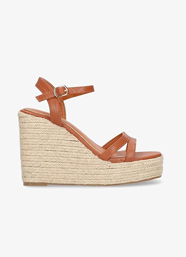 Imagen - Sandalia marrón con cuña de Etika, 27,95 euros.