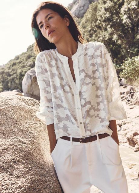 Imagen - Blusa con flores de Zara (29,99 euros)