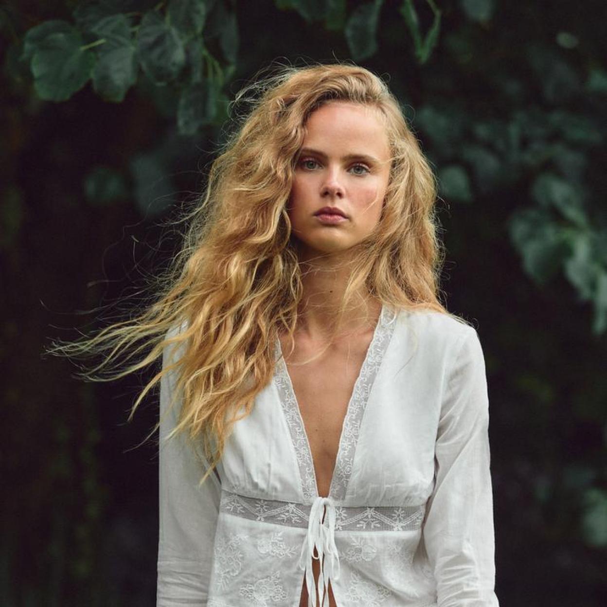 Aquí están las mejores camisas blancas recién llegadas a tienda. ¿Cuál es tu preferida?