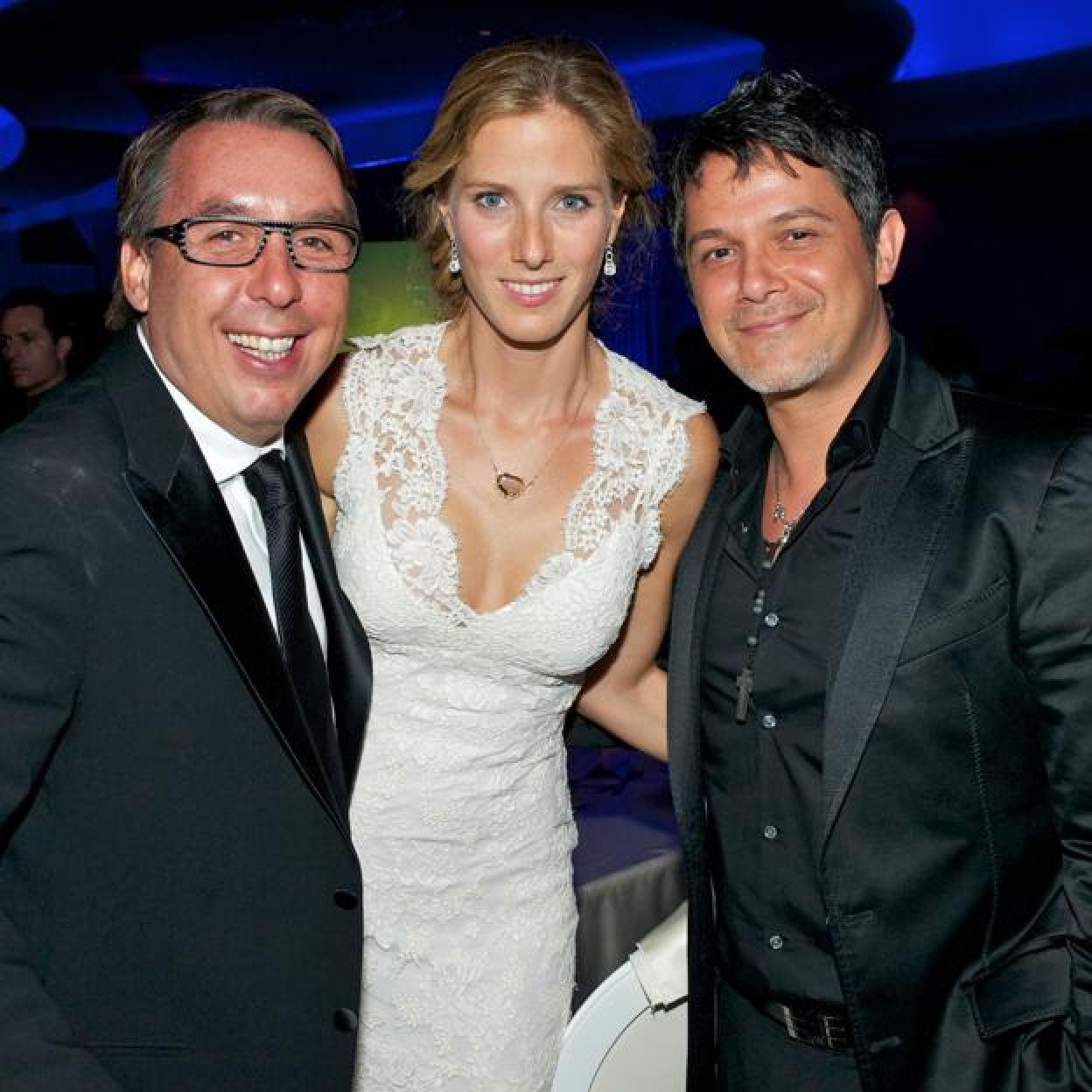 Emilo Azcárraga Jean, con su mujer, Sharon Fastlicht Kurian, y Alejandro SAnz. 