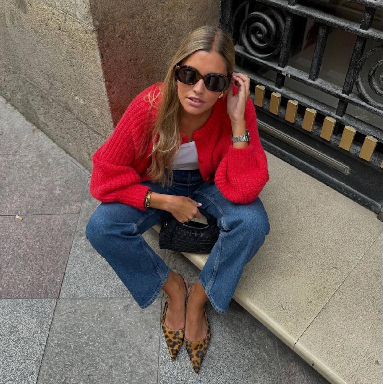 Influencer con zapatos animal print