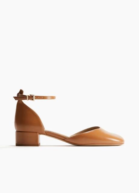 Imagen - Zapatos con pulsera de H&M (29,99 euros euros)