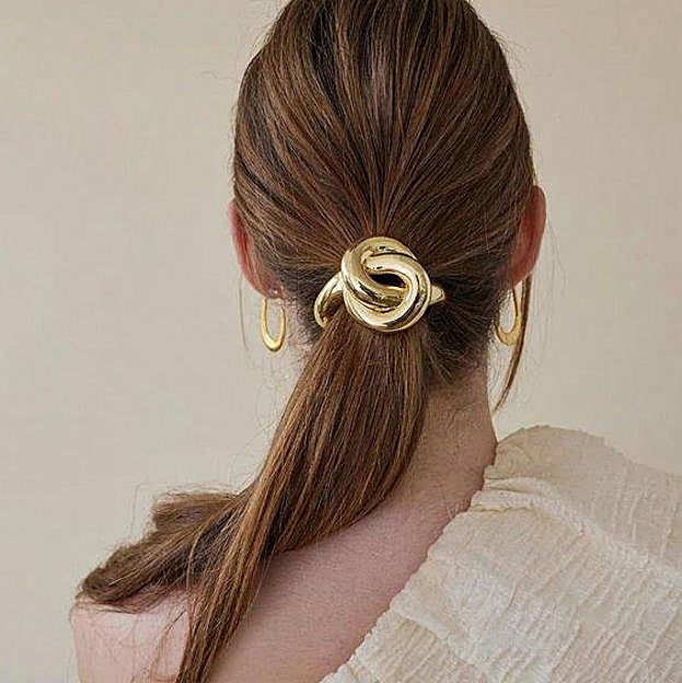 Peinado con pony cuff estilo coleta baja