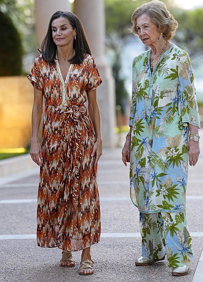 Imagen - La reina Letizia con un vestido estampado de la firma española Maksu. FOTO: Limited Pictures.
