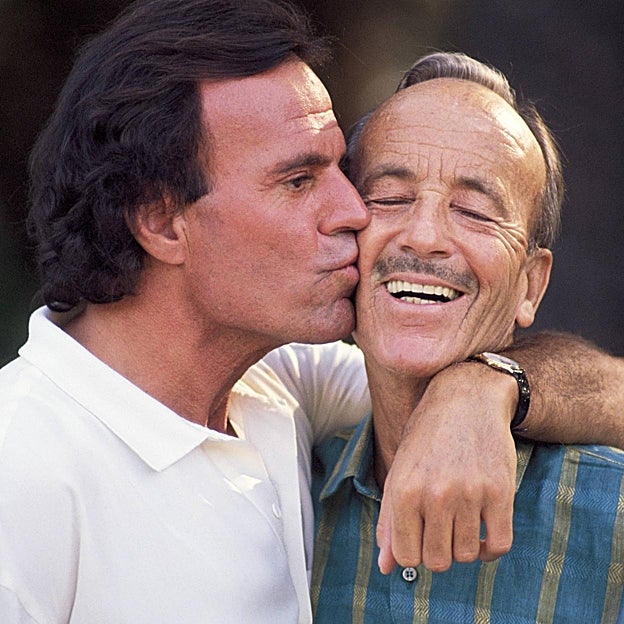Julio Iglesias junto a su padre. 