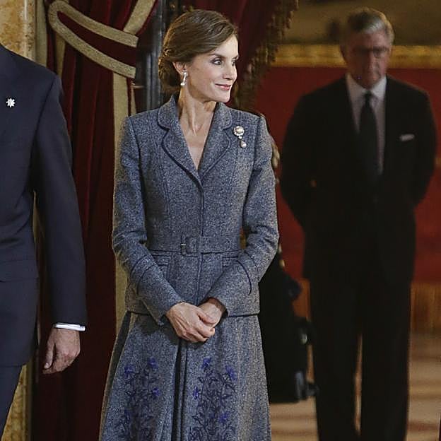 Letizia con «La Peregrina» durante la recepción por el desfile de las Fuerzas Armadas. 