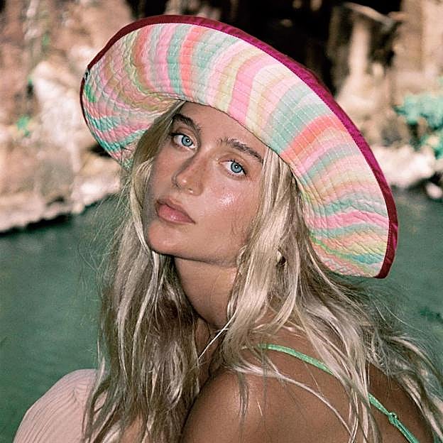 Este es el complemento que están llevando todas las expertas de moda a la playa este verano