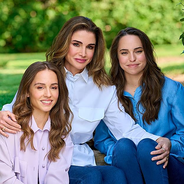 Salma, la hija de Rania de Jordania, se suma al furor de las faldas cargo que triunfan este verano