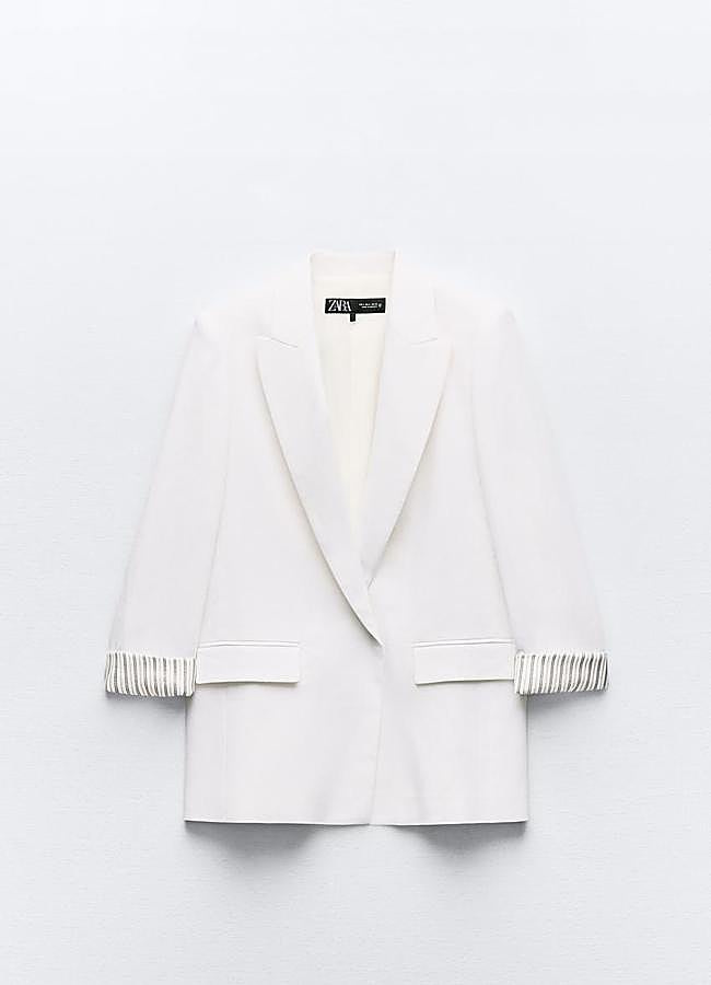 Imagen - Blazer de lino en blanco de Zara.