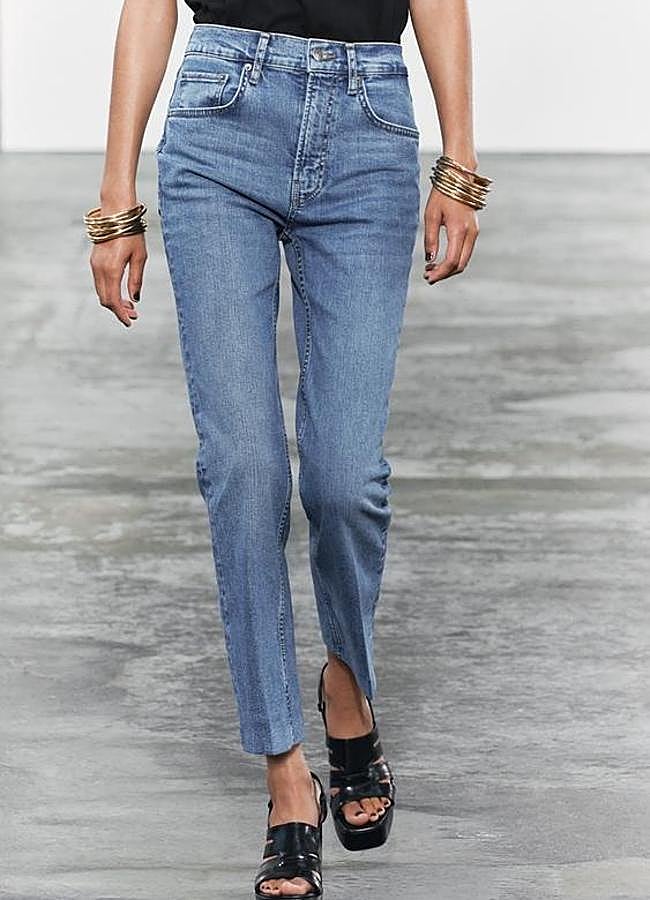 Imagen - Así quedan los vaqueros bootcut de Zara.