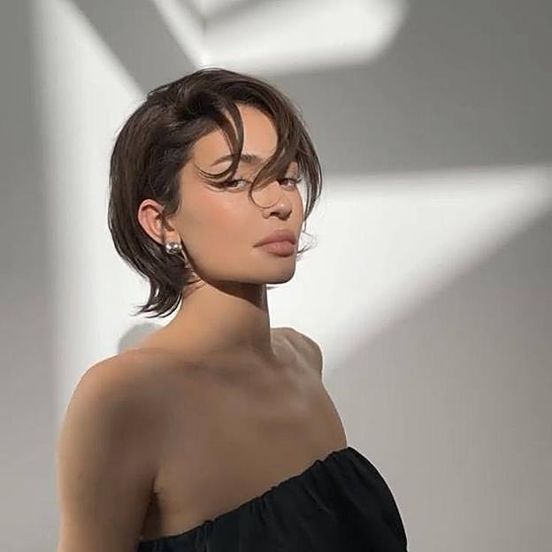 Kylie Jenner con corte de pelo bixie largo