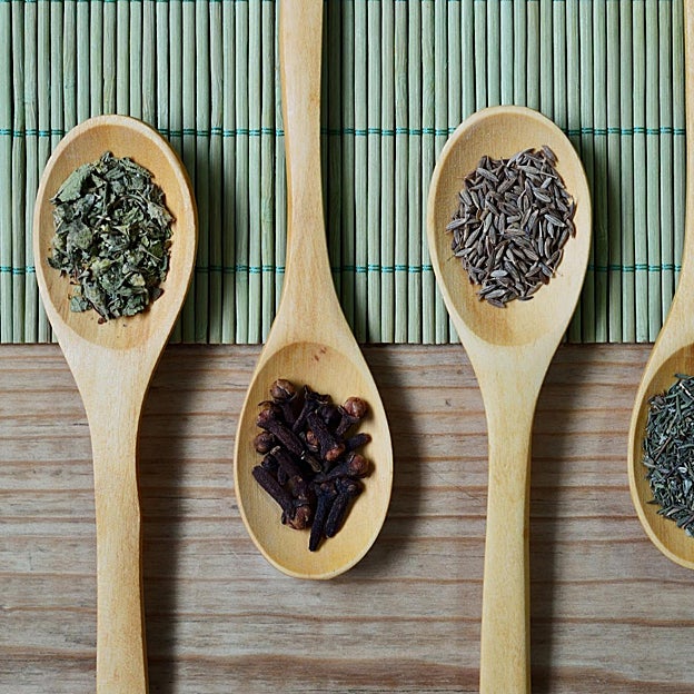 Cómo tomar la especia medicinal que ayuda a eliminar el dolor de rodilla y regenerar el colágeno