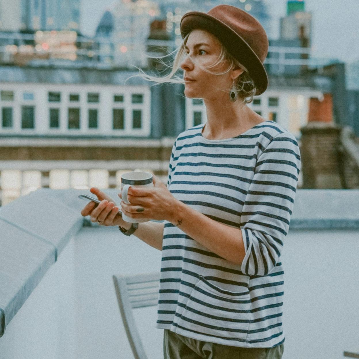 La infusión fría de fresa y hierbabuena de Mercadona refresca, hidrata y elimina los líquidos retenidos. 