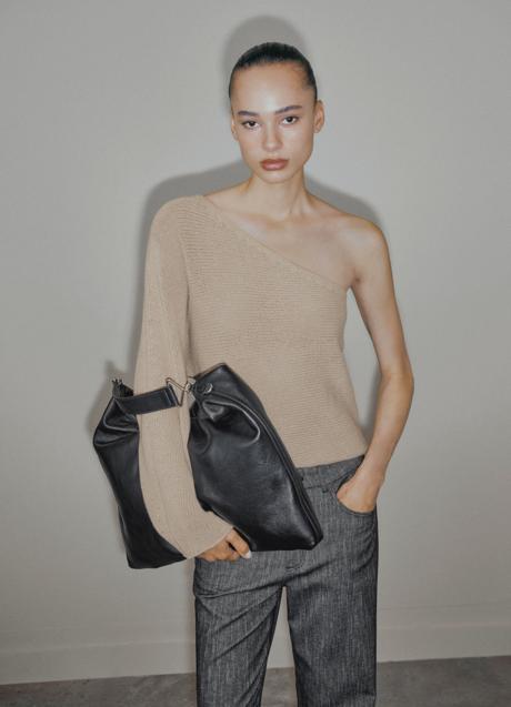 Imagen - Top asimétrico de Massimo Dutti (59,95 euros)