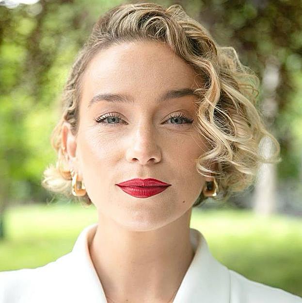 Micro bob en pelo rizado