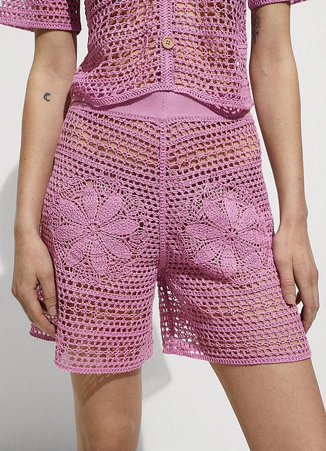 Imagen - Short de crochet en rosa con detalle de flores de Mango. 