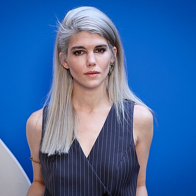 El estilo de Isabella Ruiz de Rato, un mix de alta sociedad bohemia que fascina por su elegancia y valentía (y su melena platino)