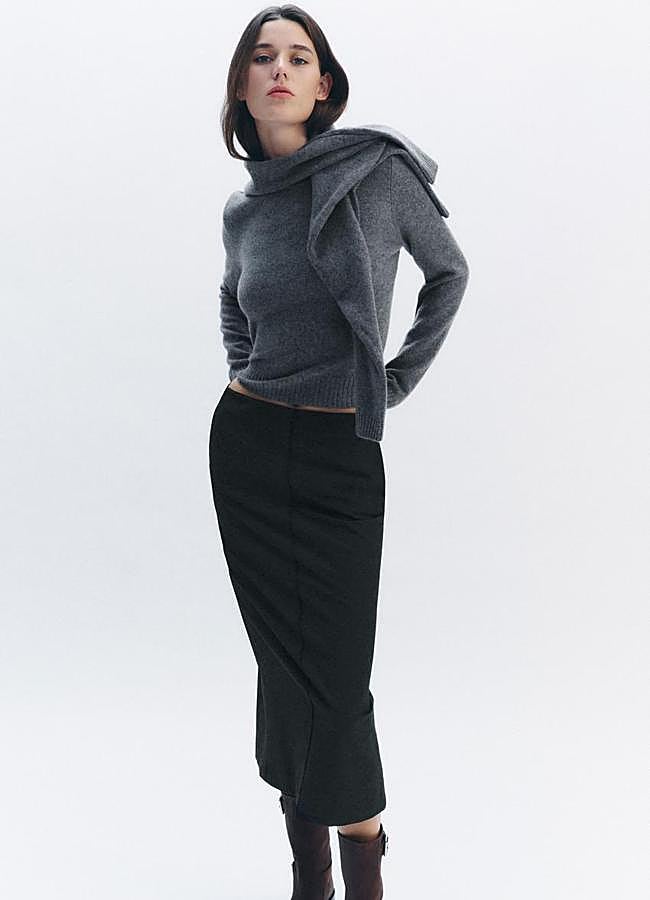 Imagen - Falda midi en negro de Zara.