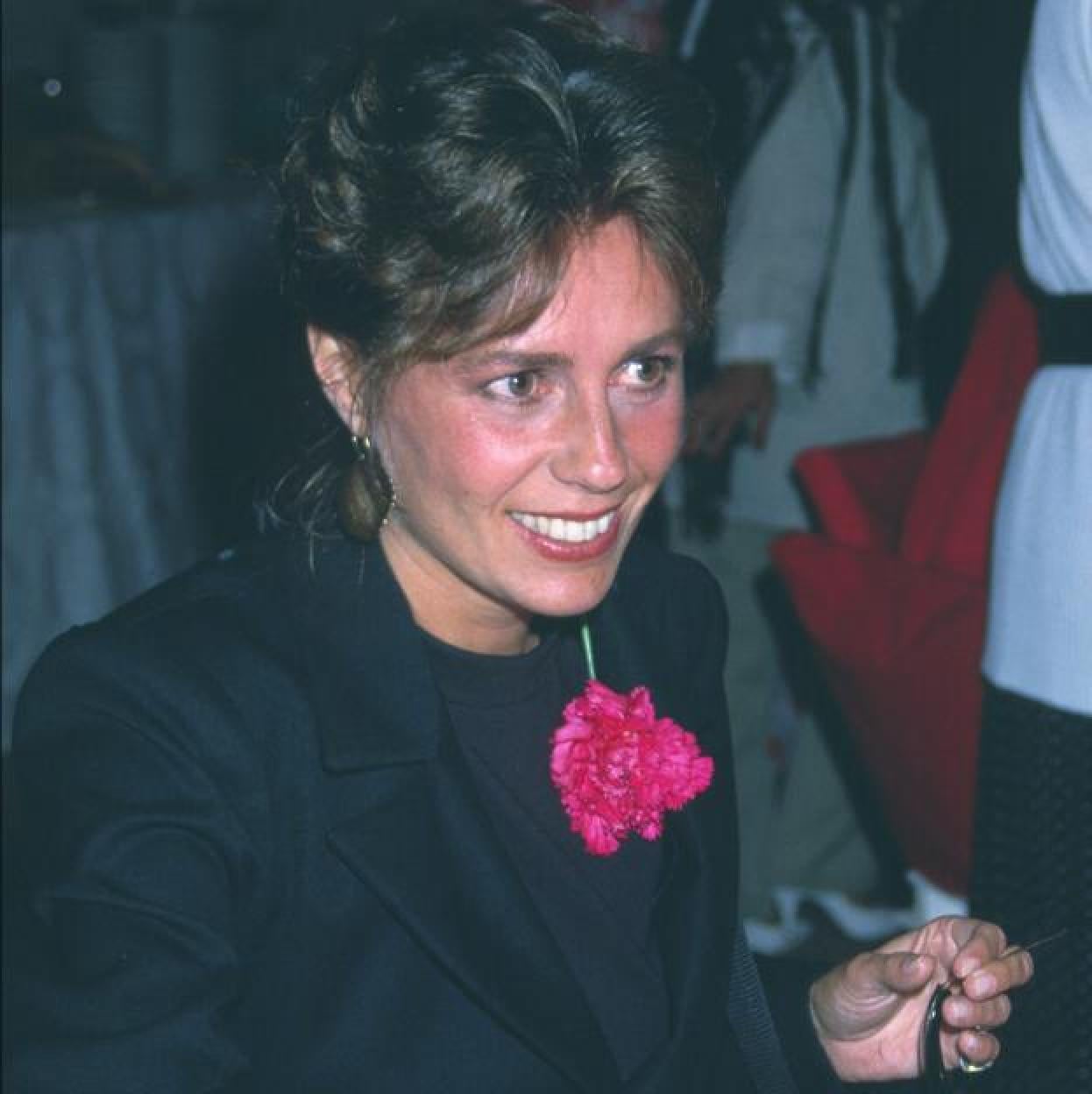 Sandra Domecq, fallecida hace 20 años, en una imagen de los años 80 durante una fiesta con Julio Iglesias entre otros famosos.