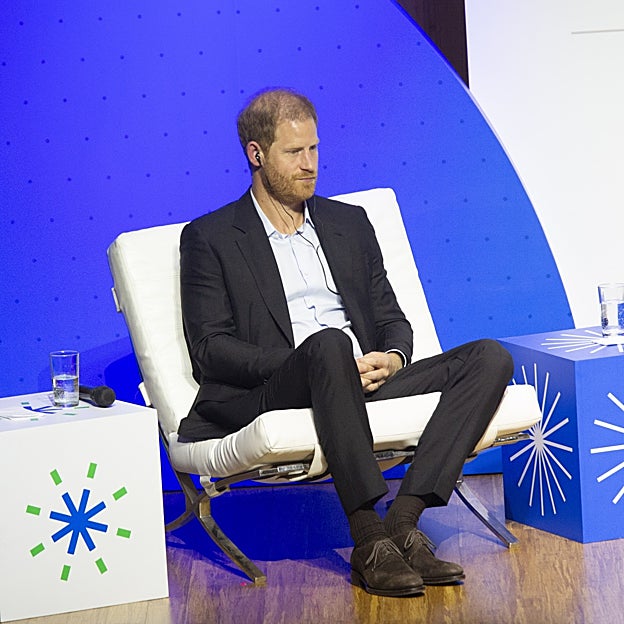 El príncipe Harry durante su conferencia en Bogotá. 