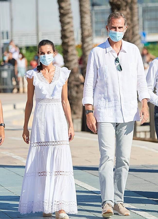 Imagen - La reina Letizia en 2020 con un vestido de Charo ruiz. / LIMITED PICTURES