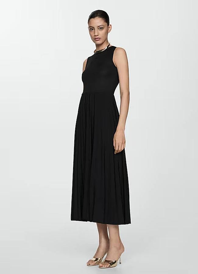 Imagen - Vestido negro con vuelo plisado