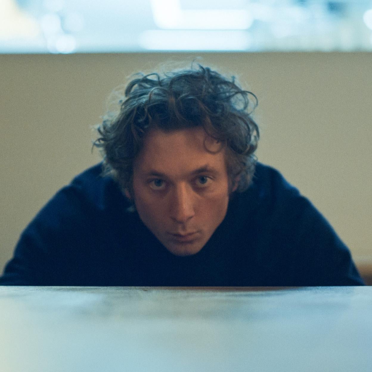 Jeremy Allen White en una imagen del primer episodio de la tercera temporada de The Bear.