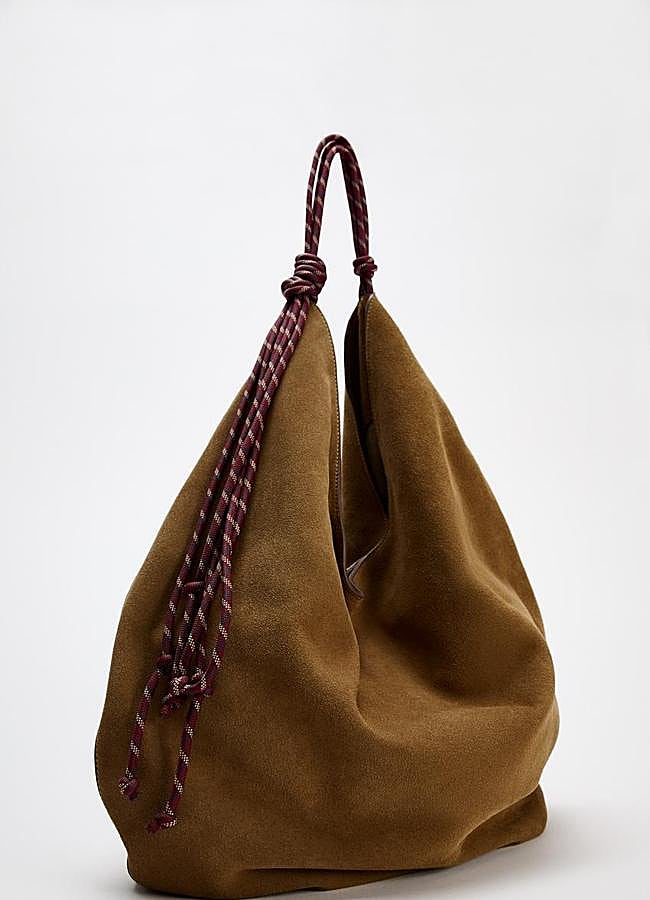 Imagen - Bolso ante marrón de Zara.